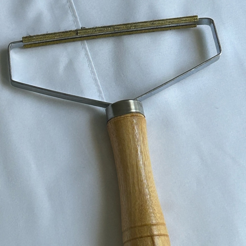Lint Remover - Picture 5 of 5